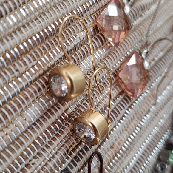 Set of 7 pair of green / amber tone earrings - Picture 2 of 7